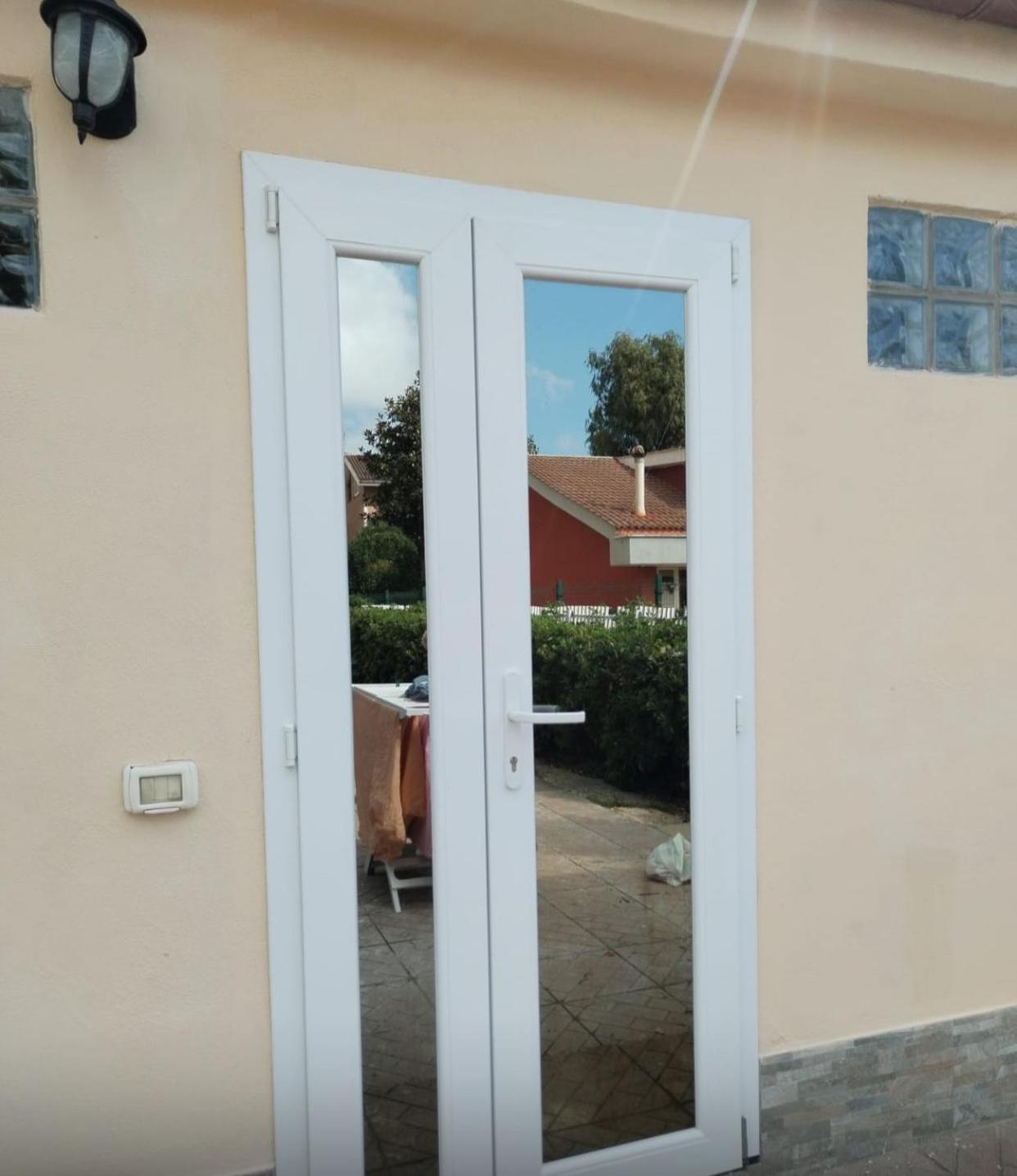 B&B Civitavecchia La Casetta Con Giardino Exterior foto